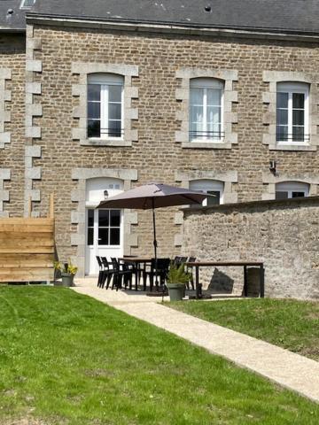 Gite De La Poste Saint-Fraimbault-sur-Pisse Buitenkant foto